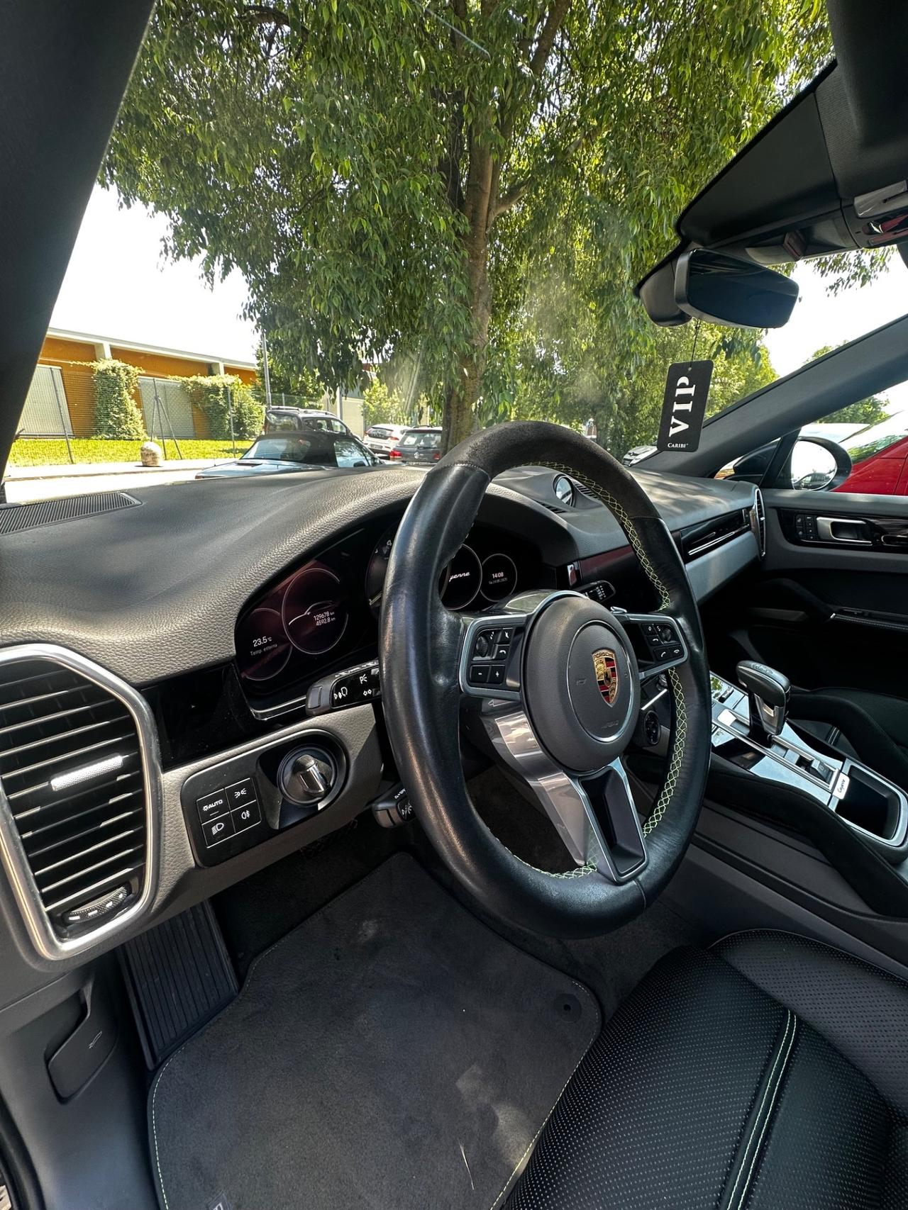 Porsche Cayenne Coupé 3.0 V6 E-Hybrid Platinum Edition