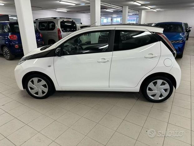 Toyota Aygo 1.0 VVT-i 69 CV 5 porte x-cool TSS