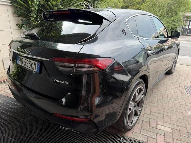 Maserati Levante V6 350 CV Q4 Gransport