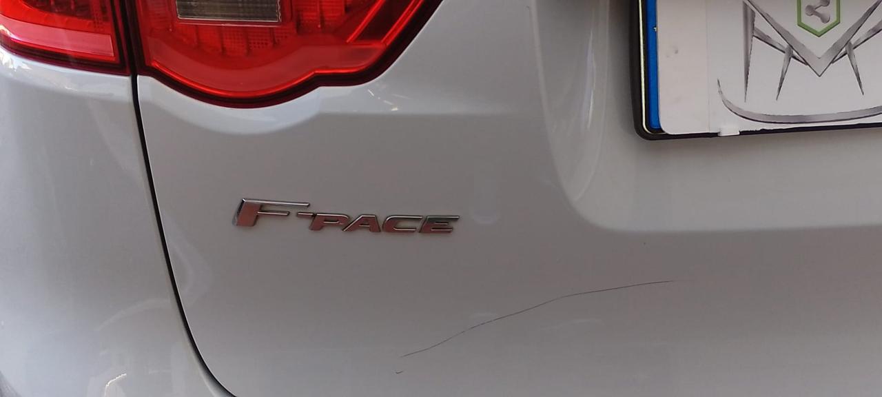 Jaguar F-Pace 2.0cc 180cv PORTFOLIO