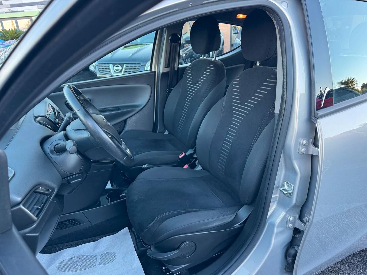 Lancia Ypsilon 1.2 69 CV 5p S&S Platinum 2013