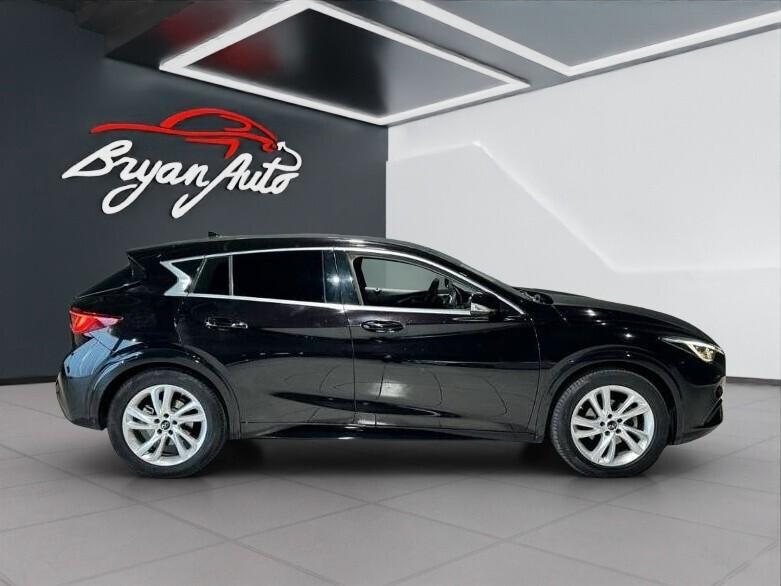 Infiniti Q30 1.5 diesel Premium Tech GALLERY WHITE