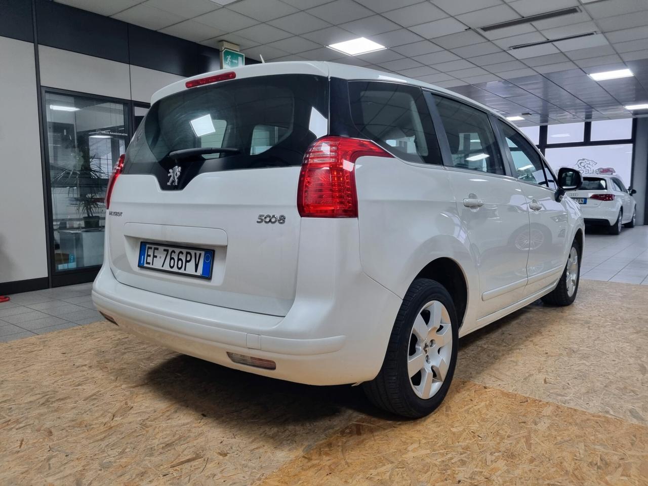 PEUGEOT 5008 1.6 HDi 115CV ACTIVE