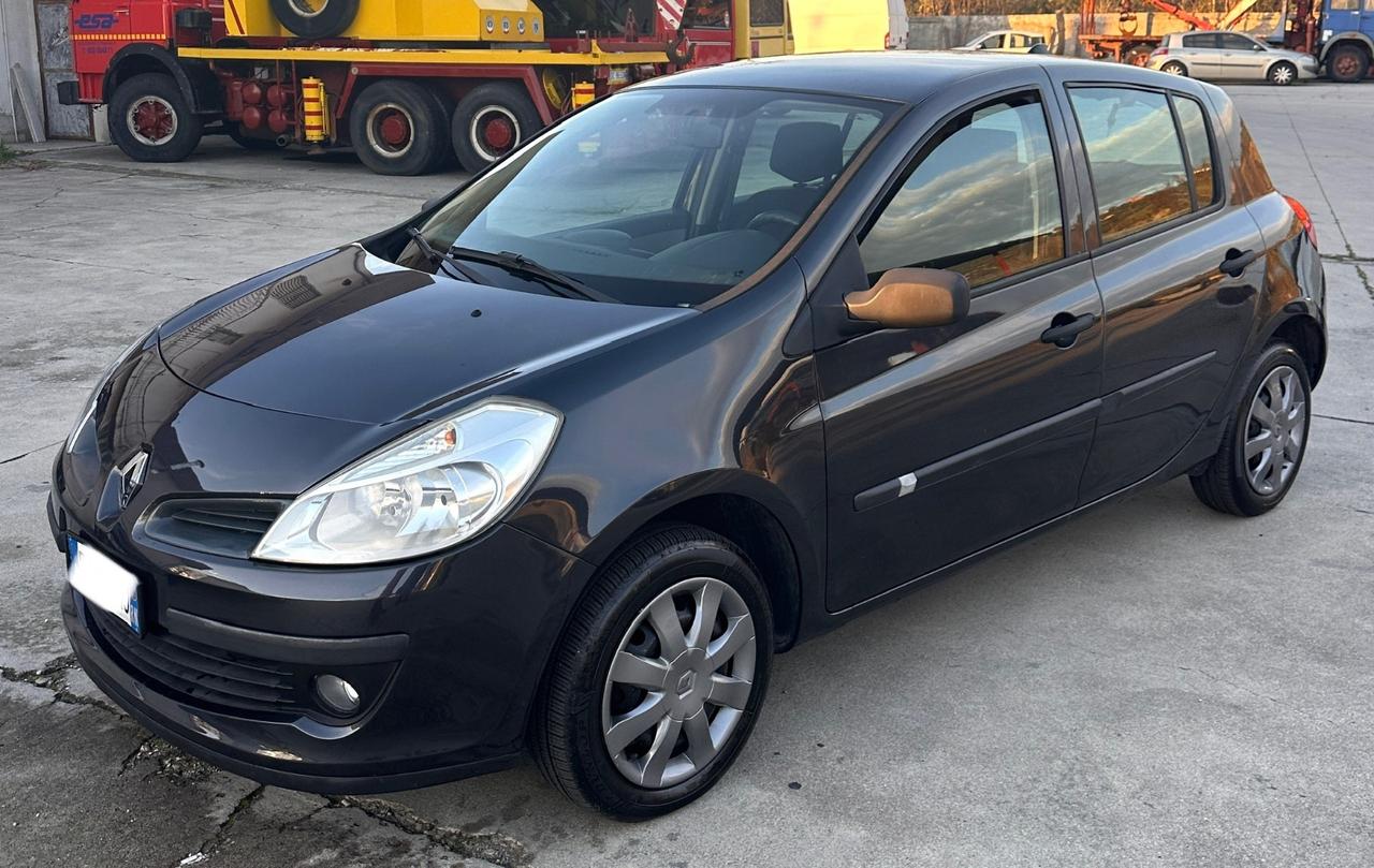 Renault Clio Storia 1.2 5 porte Dynamique LUXE Uniprop