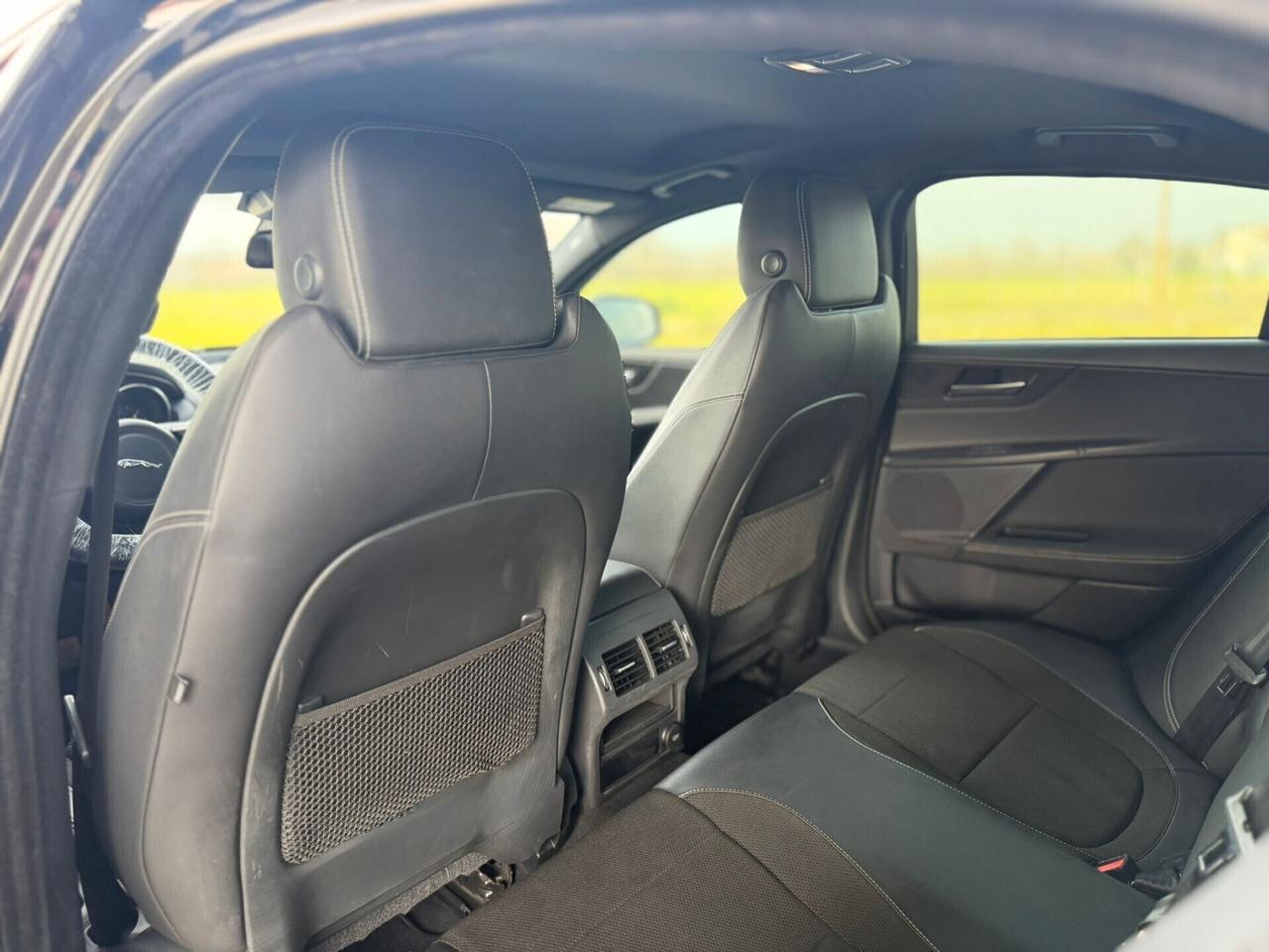 Jaguar XE 2.0 D Turbo R-Sport