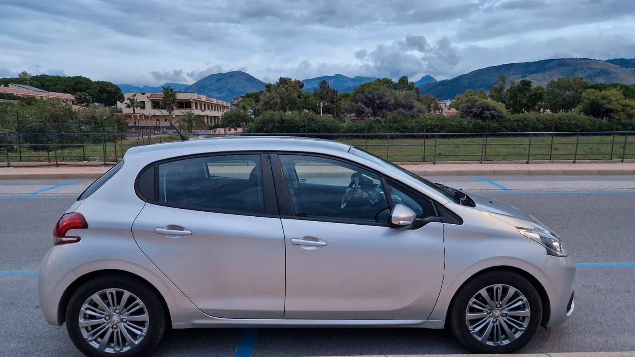 Peugeot 208 PureTech 82 5 porte Allure