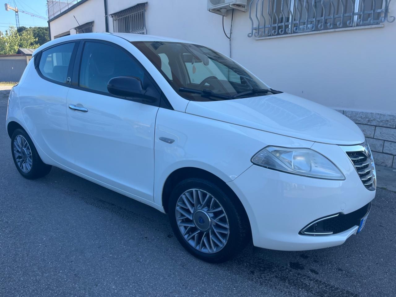 Lancia Ypsilon 1.2 69 CV 5 porte GPL ok neopatentati
