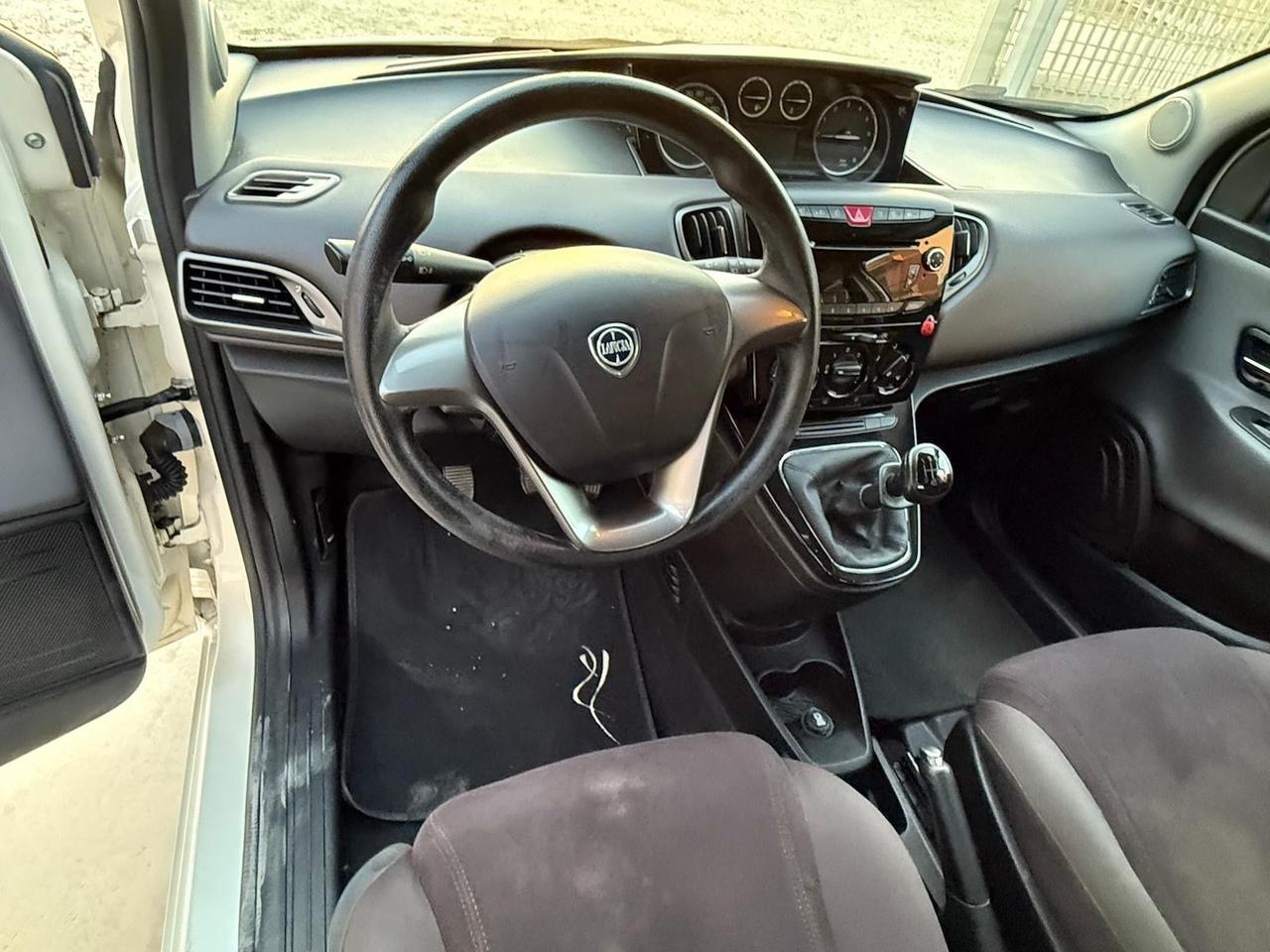 Lancia Ypsilon 0.9 TwinAir 85 CV 5 porte S&S Platinum