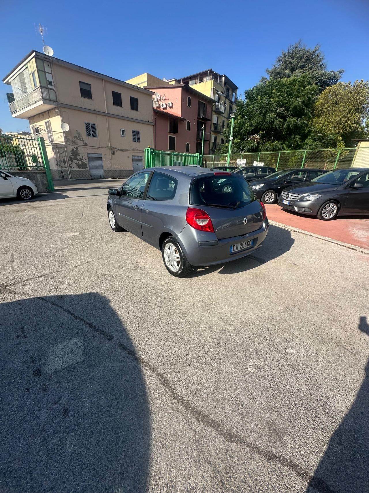 Renault Clio 1.2 16V 3 porte Luxe
