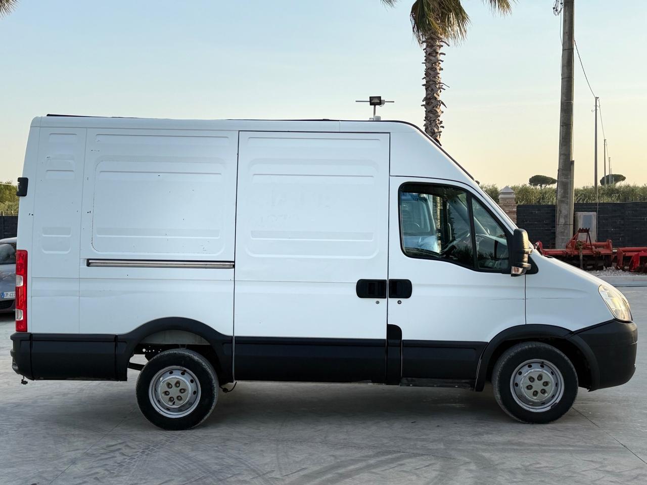 Iveco Daily furgonato 136 cv con clima e vetri elettronici