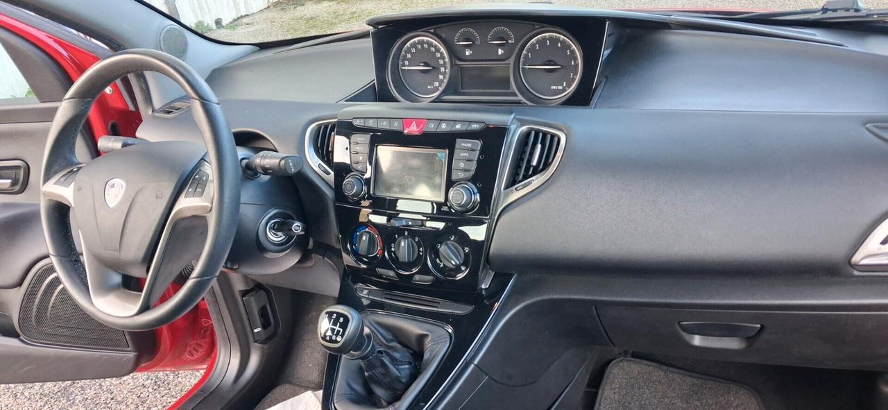 Lancia Ypsilon 1.0 FireFly 5 porte S&S Hybrid Ecochic Gold