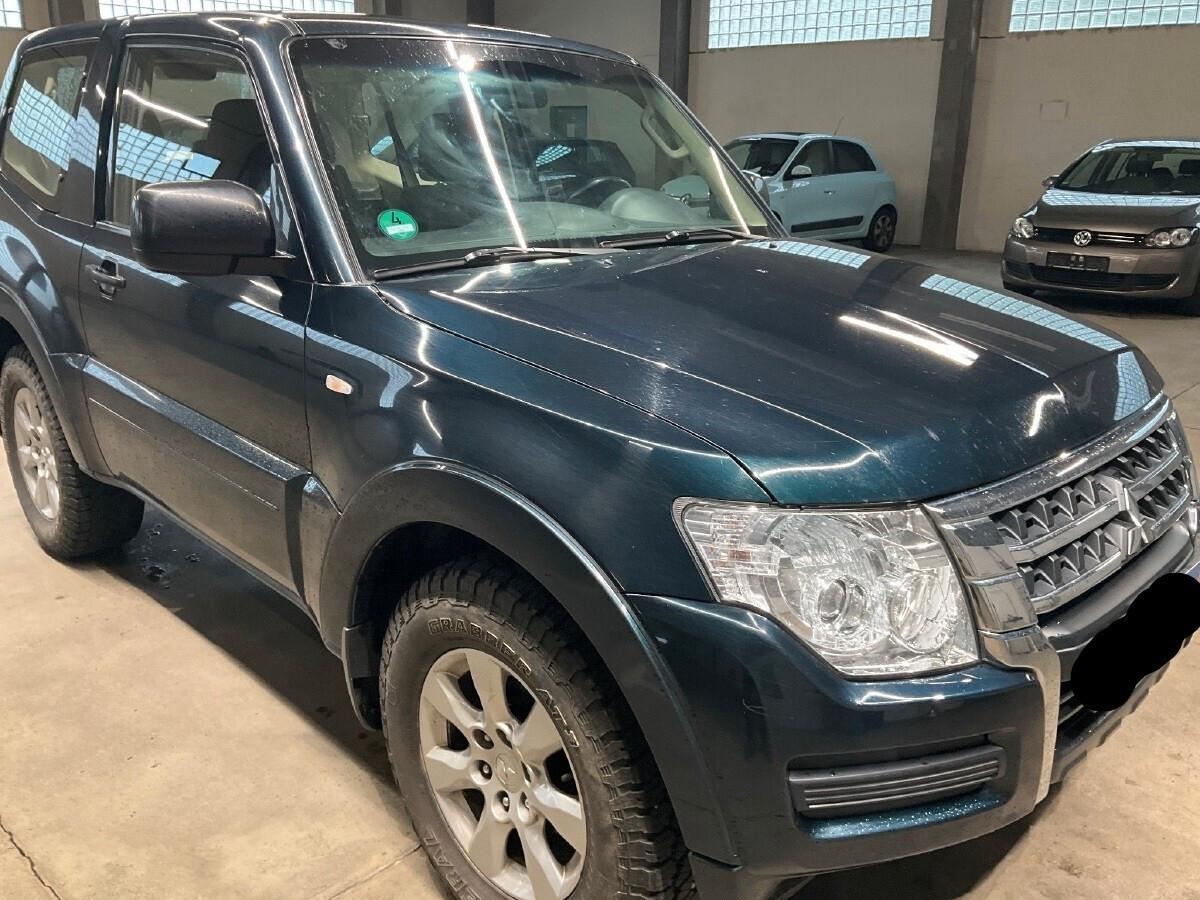 Mitsubishi Pajero 3.2 DI-D 16V aut. 3p. Invite DPF