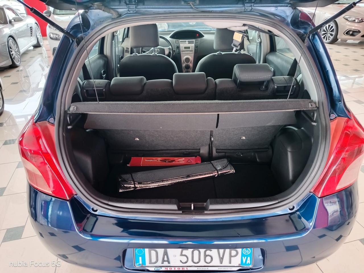 Toyota Yaris 1000cc tecno