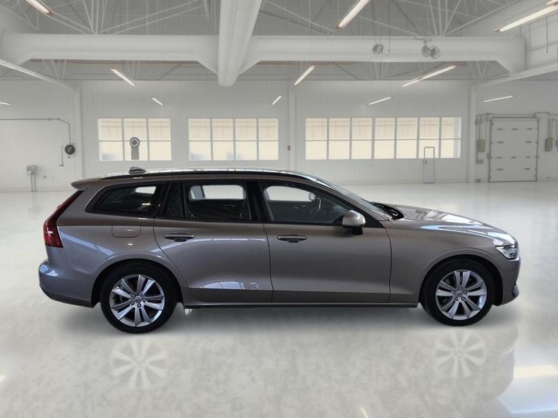 VOLVO V60 B4 D AUTOM. MOMENTUM BUSINESS STATION WAGON