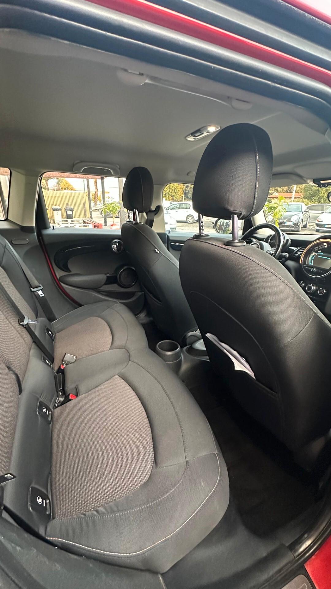 Mini 1.5 Cooper D 5 porte