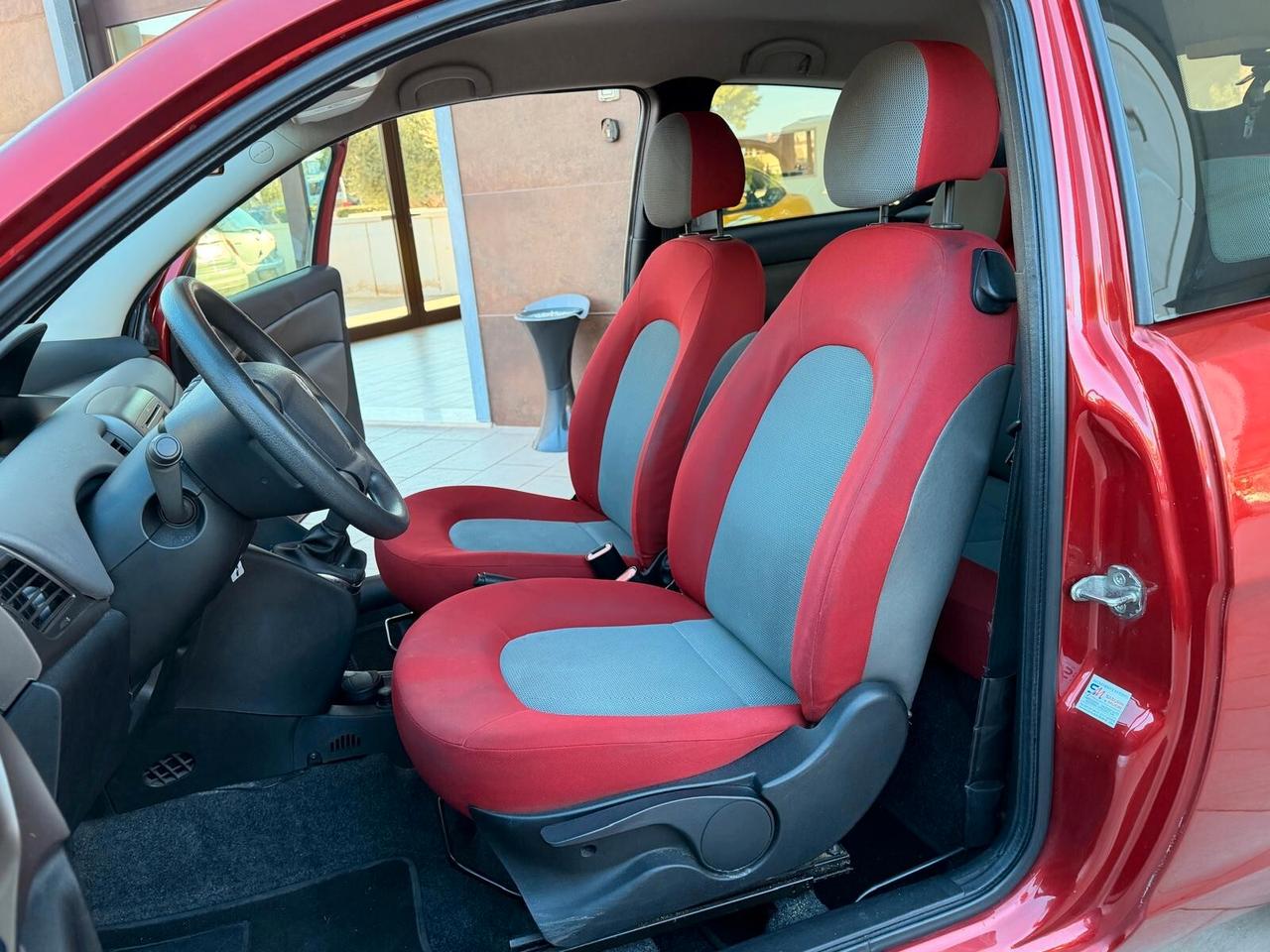 Lancia Ypsilon 1.3 MJT 75 CV Platino