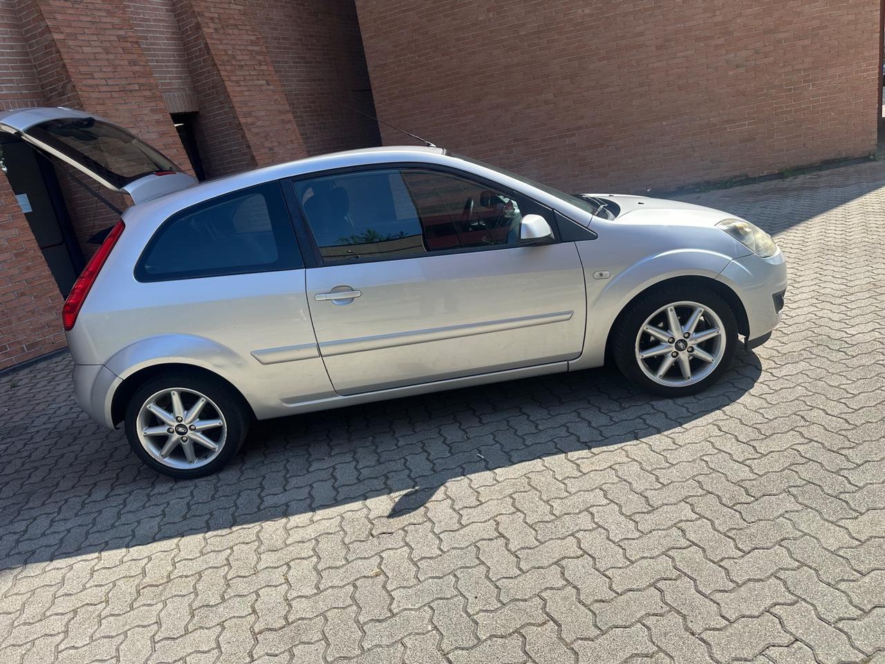 Ford Fiesta 1.2 16V 3p. Ghia