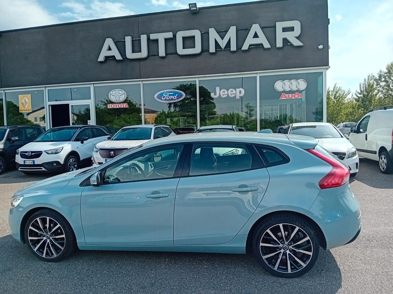 Volvo V40 2.0 d2 Momentum my17 E6