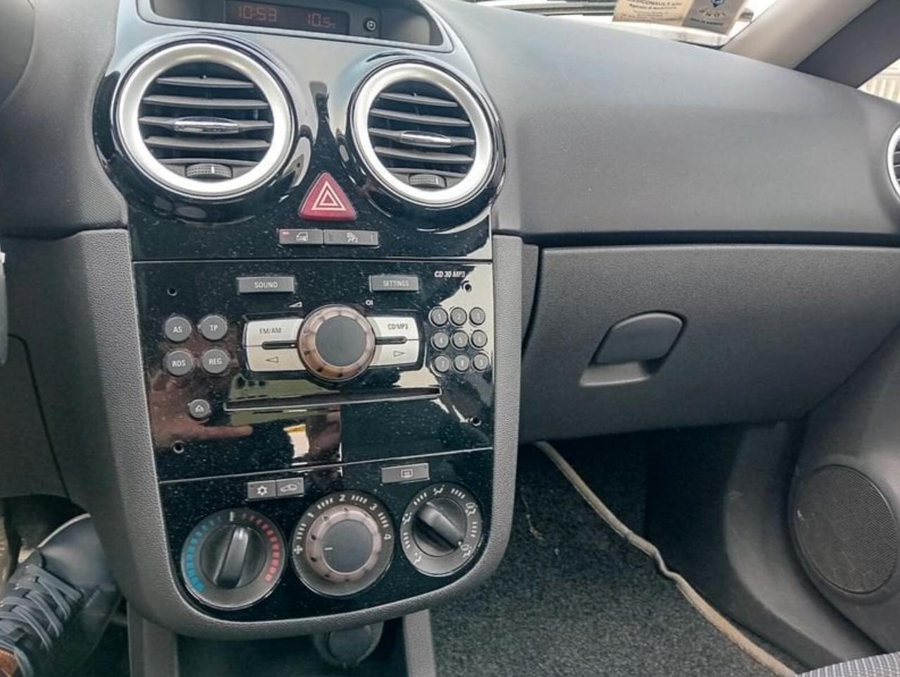 Opel Corsa 1.2 5 porte Cosmo