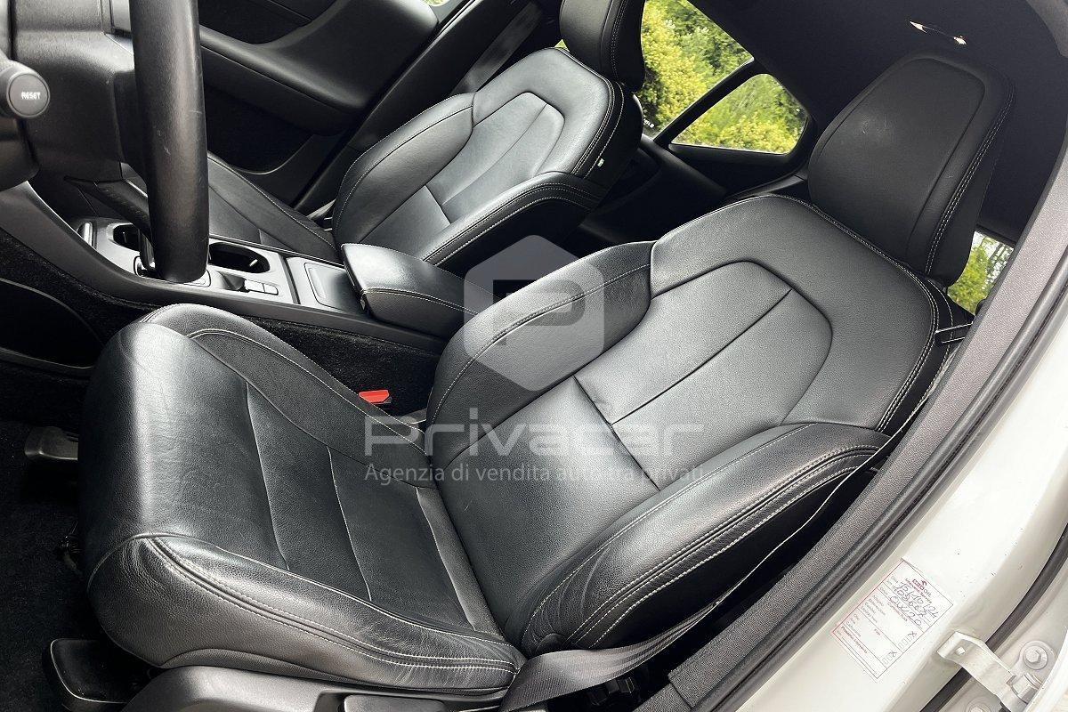 VOLVO XC40 D4 AWD Geartronic Momentum