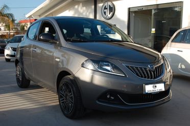 Lancia Ypsilon 1.0 firefly 70CV hybrid Gold Plus S&S Uff Italy USB