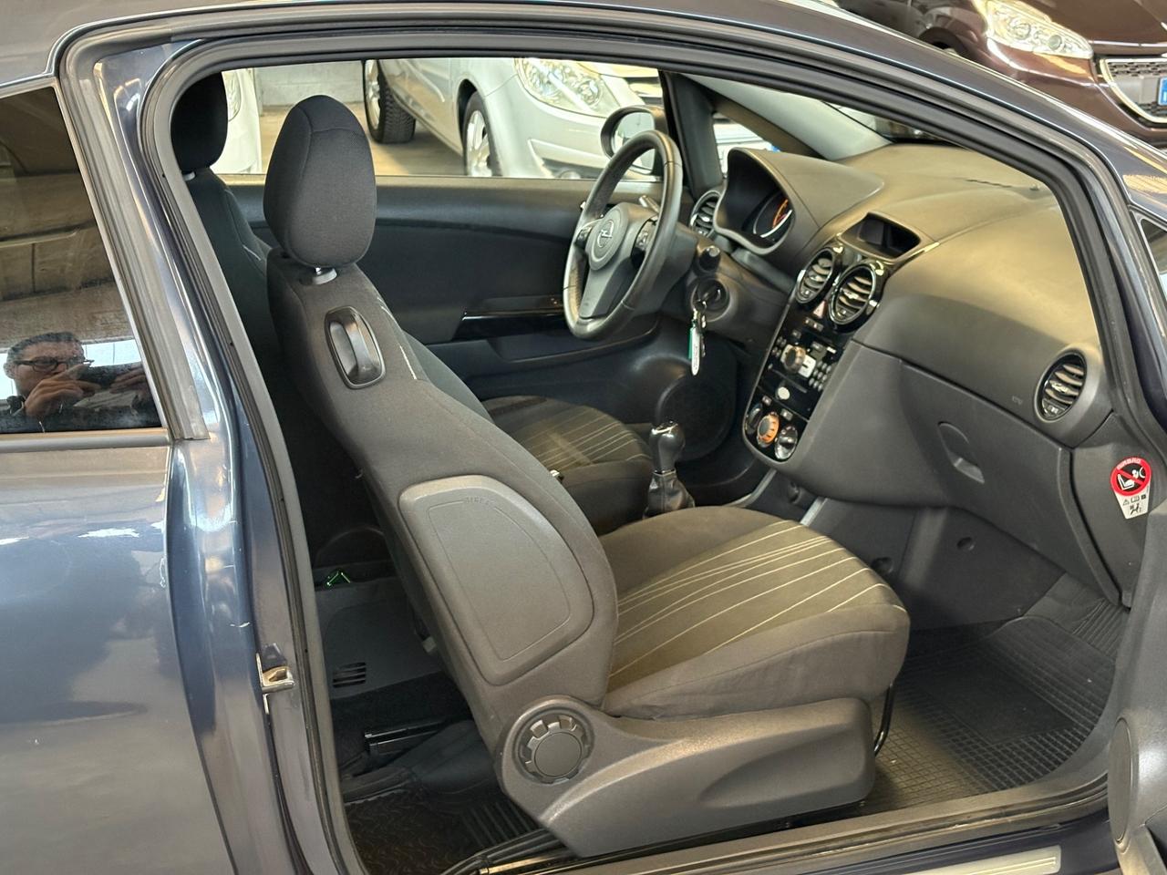 Opel Corsa 1.2 3 porte Sport