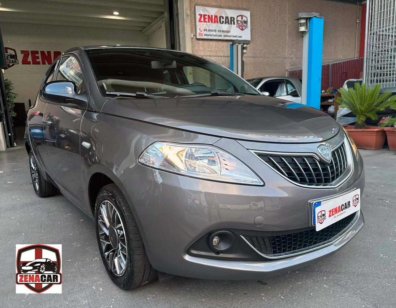 Lancia Ypsilon 1.0 FireFly 5 porte S&S Hybrid Gold Plus Telecamera Cerchi in lega Car Play