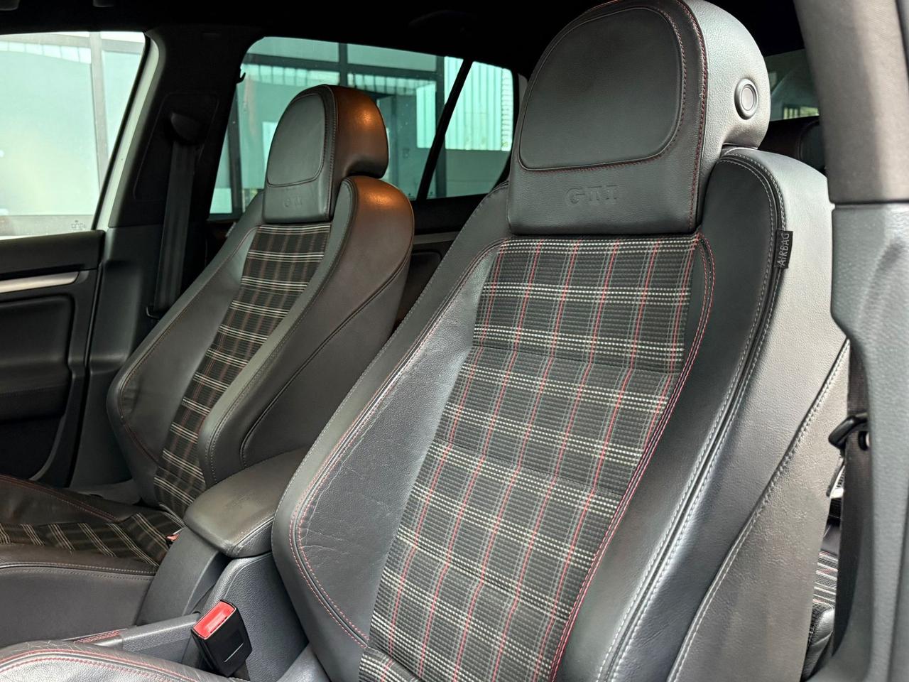 Volkswagen Golf GTI 2.0 16V TFSI 5p. DSG Edition 30