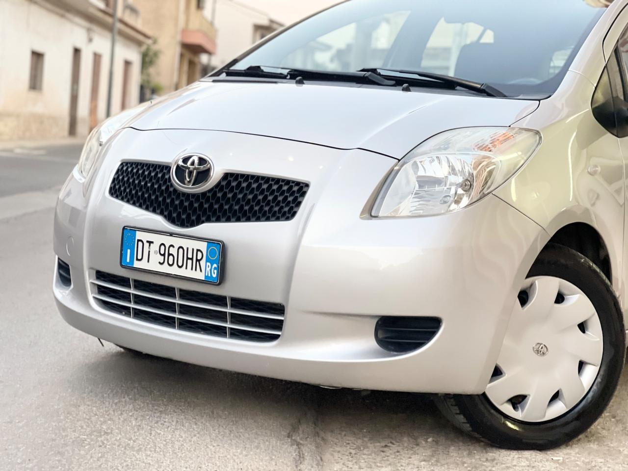 Toyota Yaris 1.0 5 porte Now