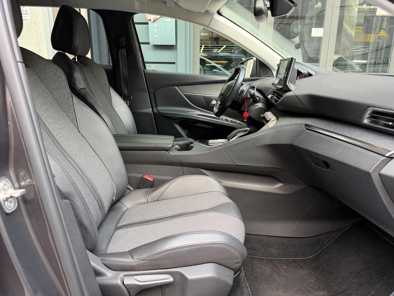 Peugeot 3008 BlueHDi 130 S&S EAT8 Allure