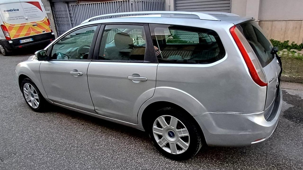 Ford Focus 1.6 (115CV) 5p. Bz.- GPL Titanium