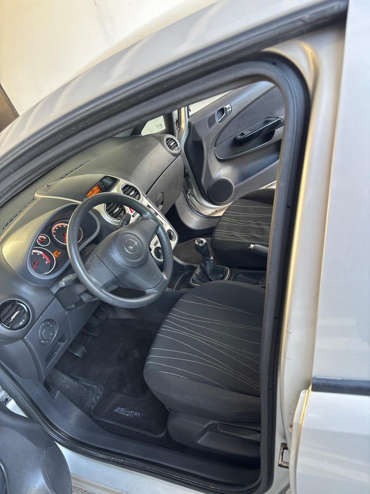Opel Corsa 1.2 5 porte Easytronic Cosmo