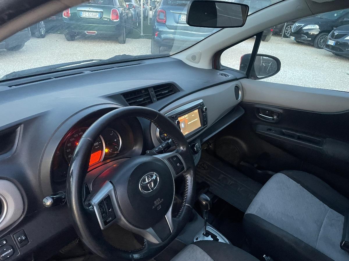 TOYOTA - Yaris - 1.3 5p. Lounge Multidrive S
