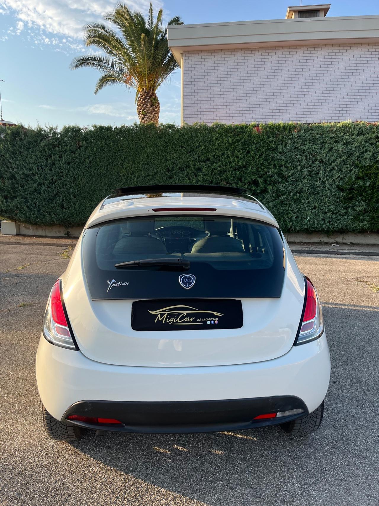 Lancia Ypsilon 1.2 69 CV 5 porte S&S Silver tetto panoramico