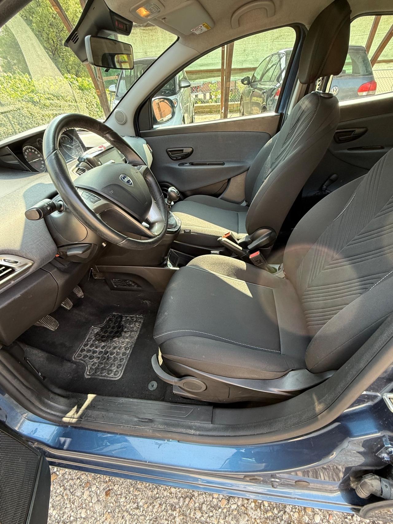 Lancia Ypsilon 1.0 FireFly 5 porte S&S Hybrid Gold