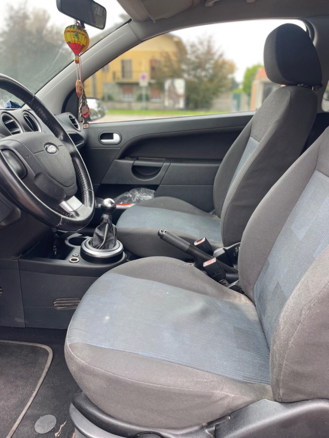 Ford Fiesta 1.4 16V 3p. Ghia