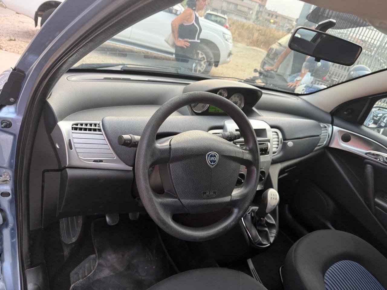 Lancia Ypsilon 1.3 MJT 75 CV