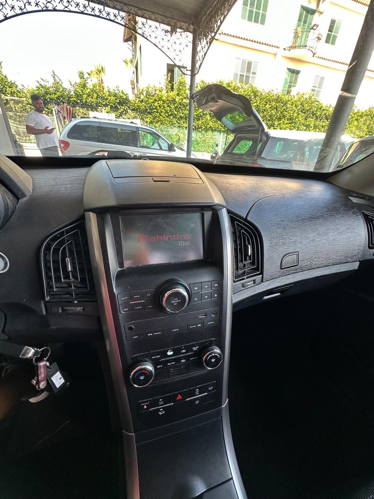 Mahindra XUV500 2.2 16V AWD W10