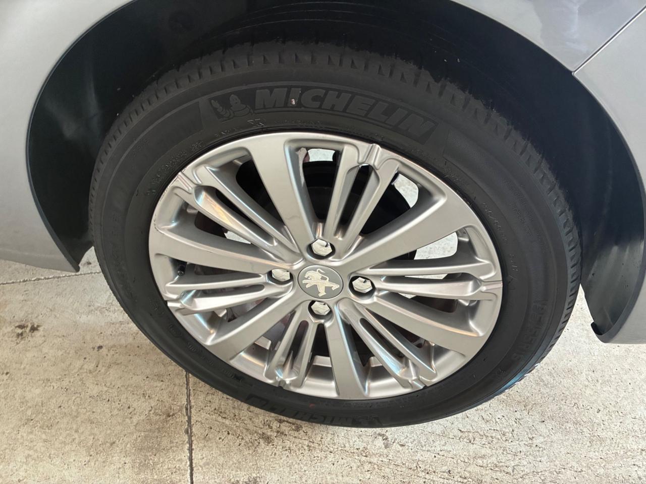 Peugeot 208 1.2 PureTech 82 5 porte Allure