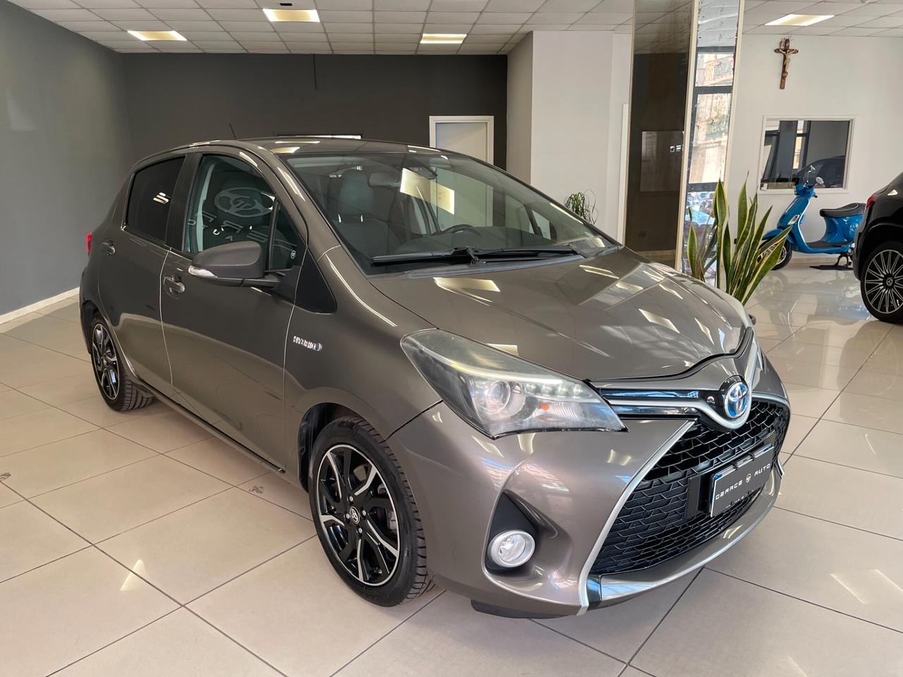 Toyota Yaris 1.5 Hybrid style automatica