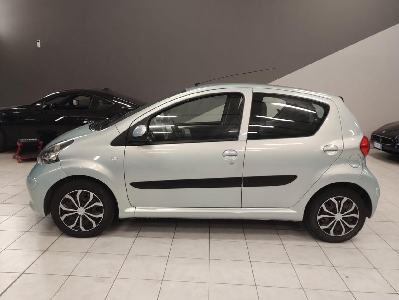 Toyota Aygo 1.0 12V VVT-i 5 porte Sol 165.000 KM
