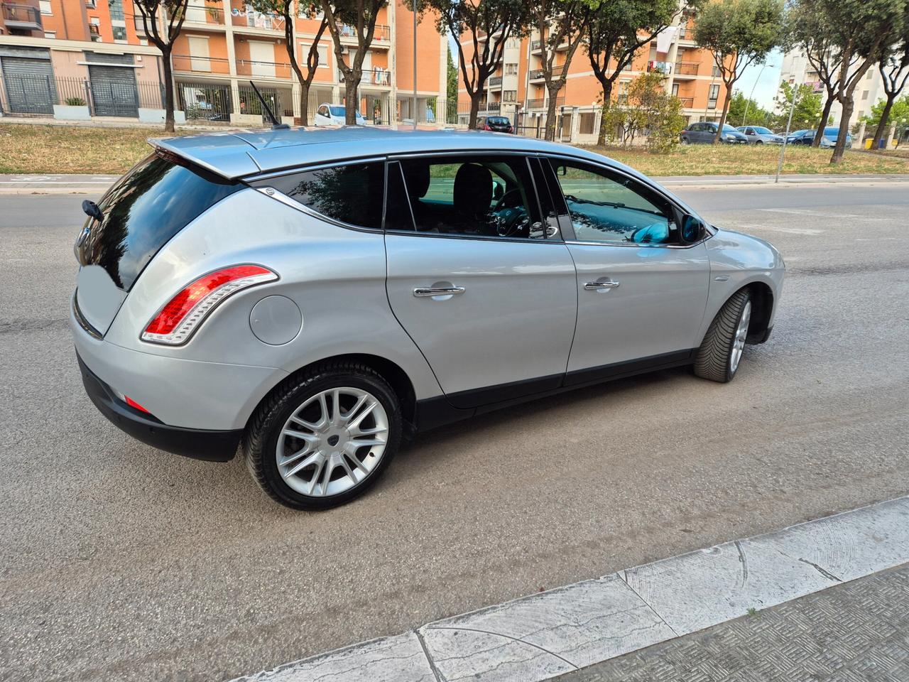 Lancia delta 1.6 multijet 120cv cambio automatico 2014