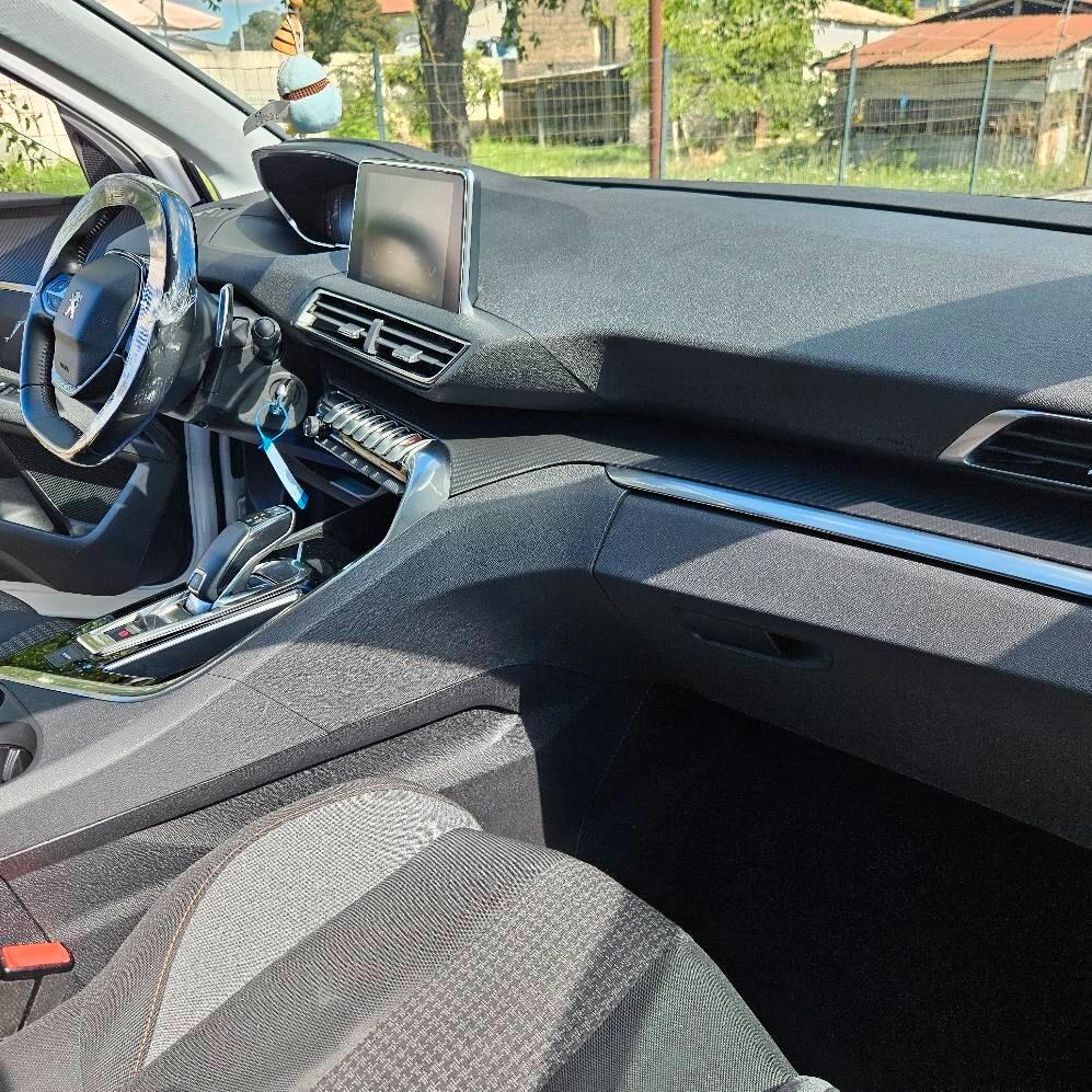 Peugeot 3008 HDi 130cv EAT8 2020 NAV+RETROCAMERA