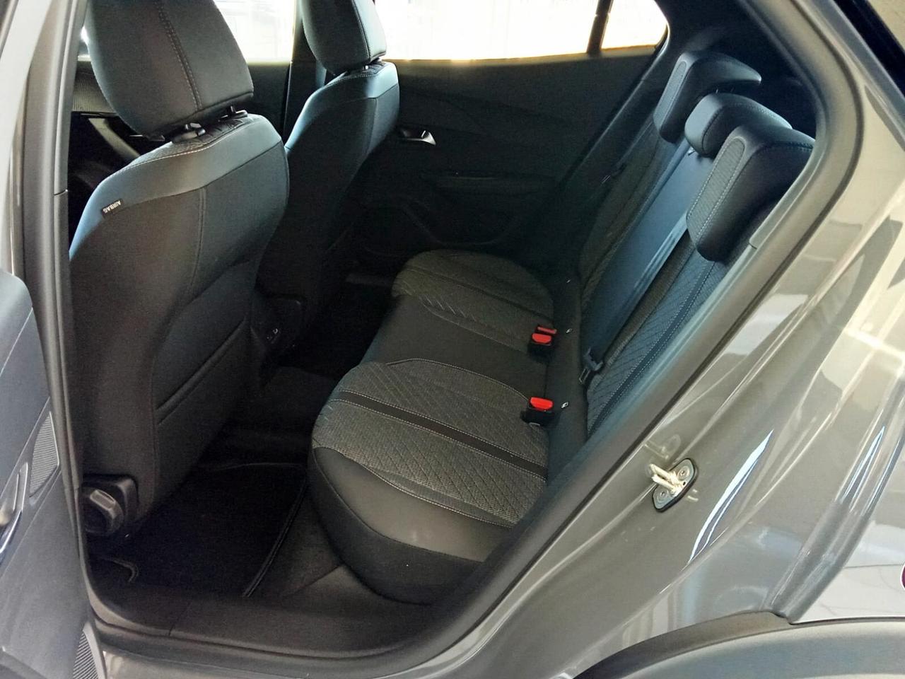 Peugeot 2008 Hybrid 145 e-DCS6 Allure