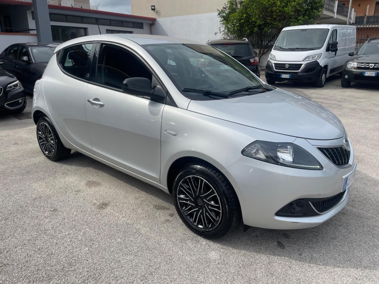 Lancia Ypsilon 1.0 FireFly 5 porte S&S Hybrid Ecochic Gold