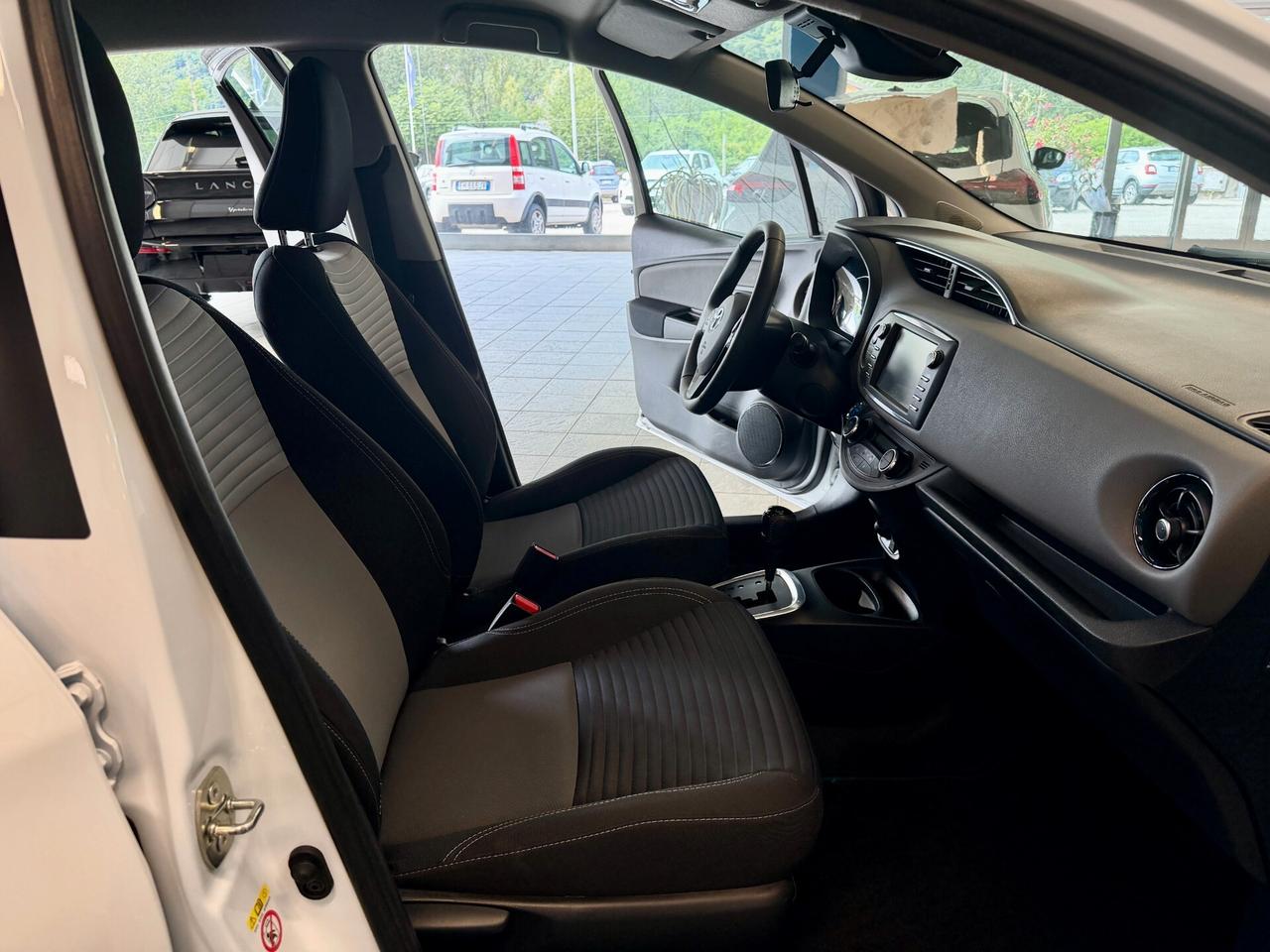 Toyota Yaris 1.5 Hybrid Active-CAMBIO AUTOMATICO-NEOPATENTATI-