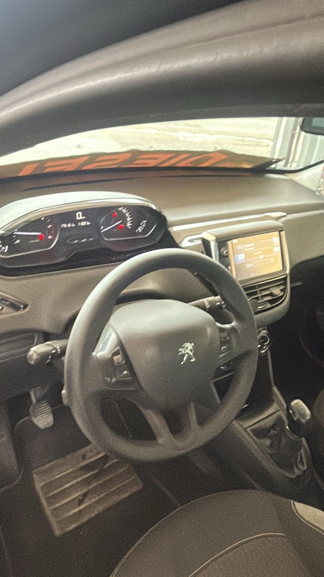 Peugeot 208 BlueHDi 75 5 porte Allure