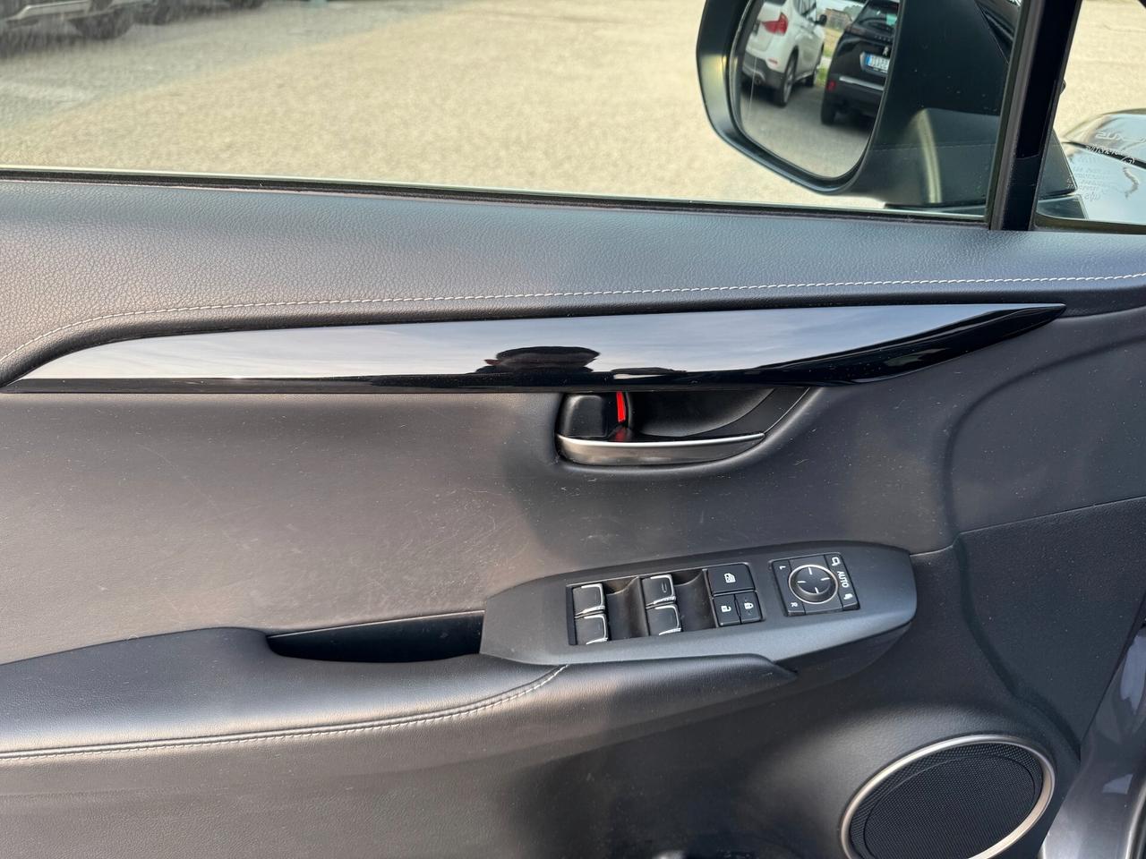 Lexus NX 300h Hybrid 4WD Business FULL OPTIONAL