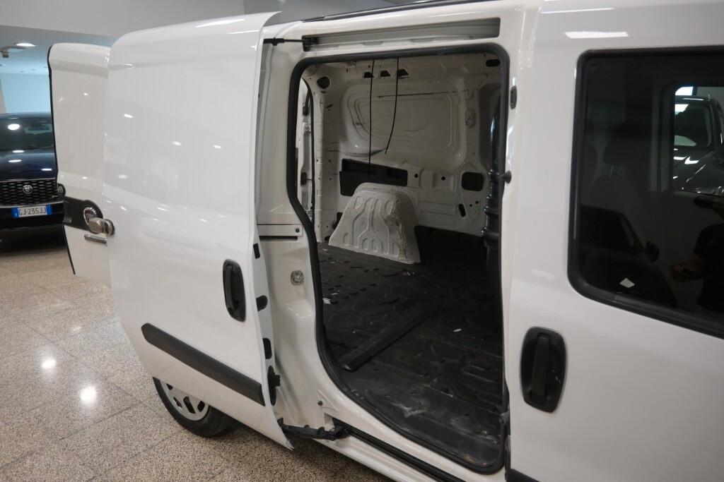 FIAT DOBLO CARGO MAXI 1.6 M-JET 105CV 6M. PL-TN 3POSTI PORTATA 886KG LOUNGE ( MIRROR - SENSORI POST. )