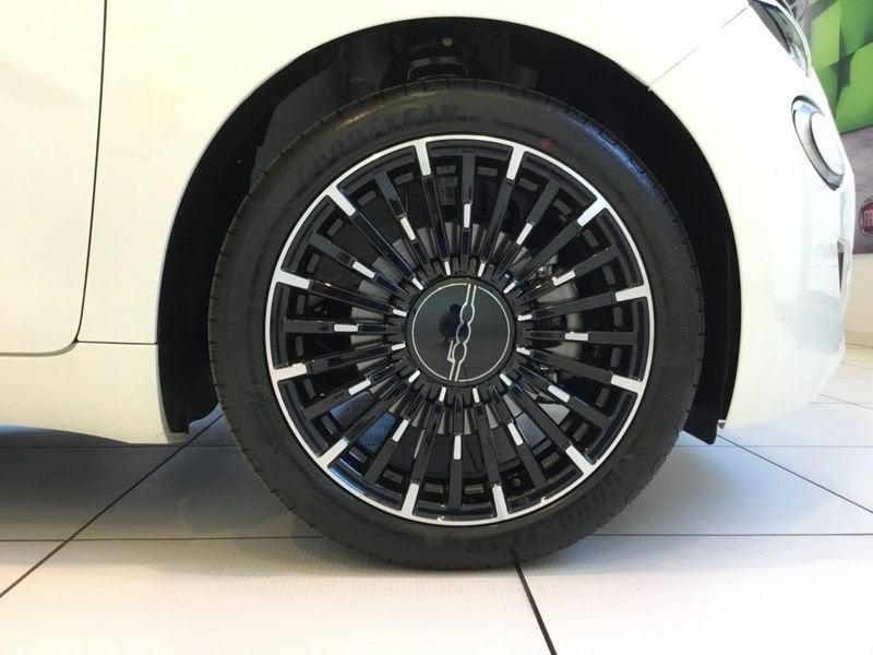 FIAT 500 Hybrid Hybrid Icon MY26 PACK STYLE